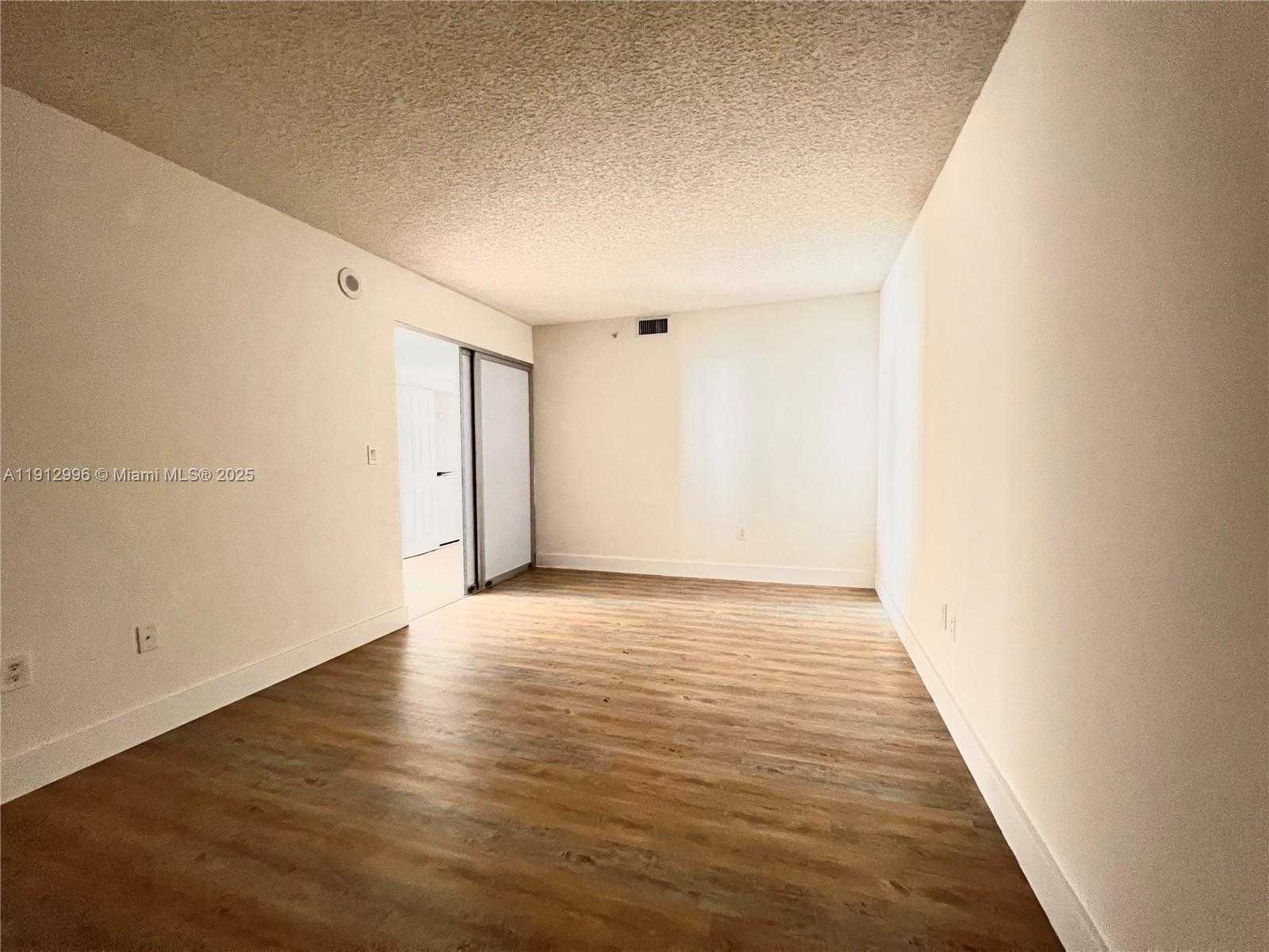 Small Image of 1155 BRICKELL BAY DR #510, Miami Number 8