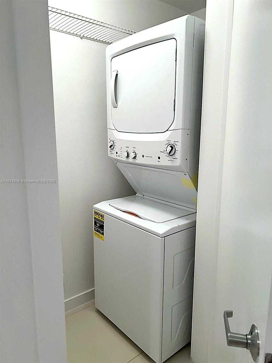 Small Image of 1060 BRICKELL AVE #1007, Miami Number 14