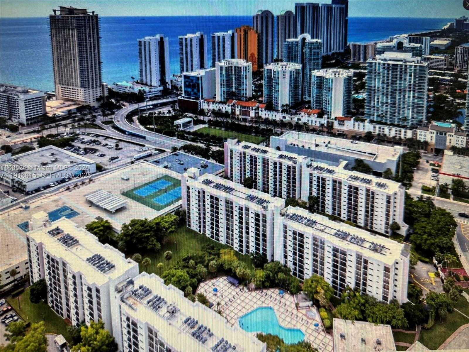 Small Image of 17011 NORTH BAY RD #706, Sunny Isles Beach Number 3