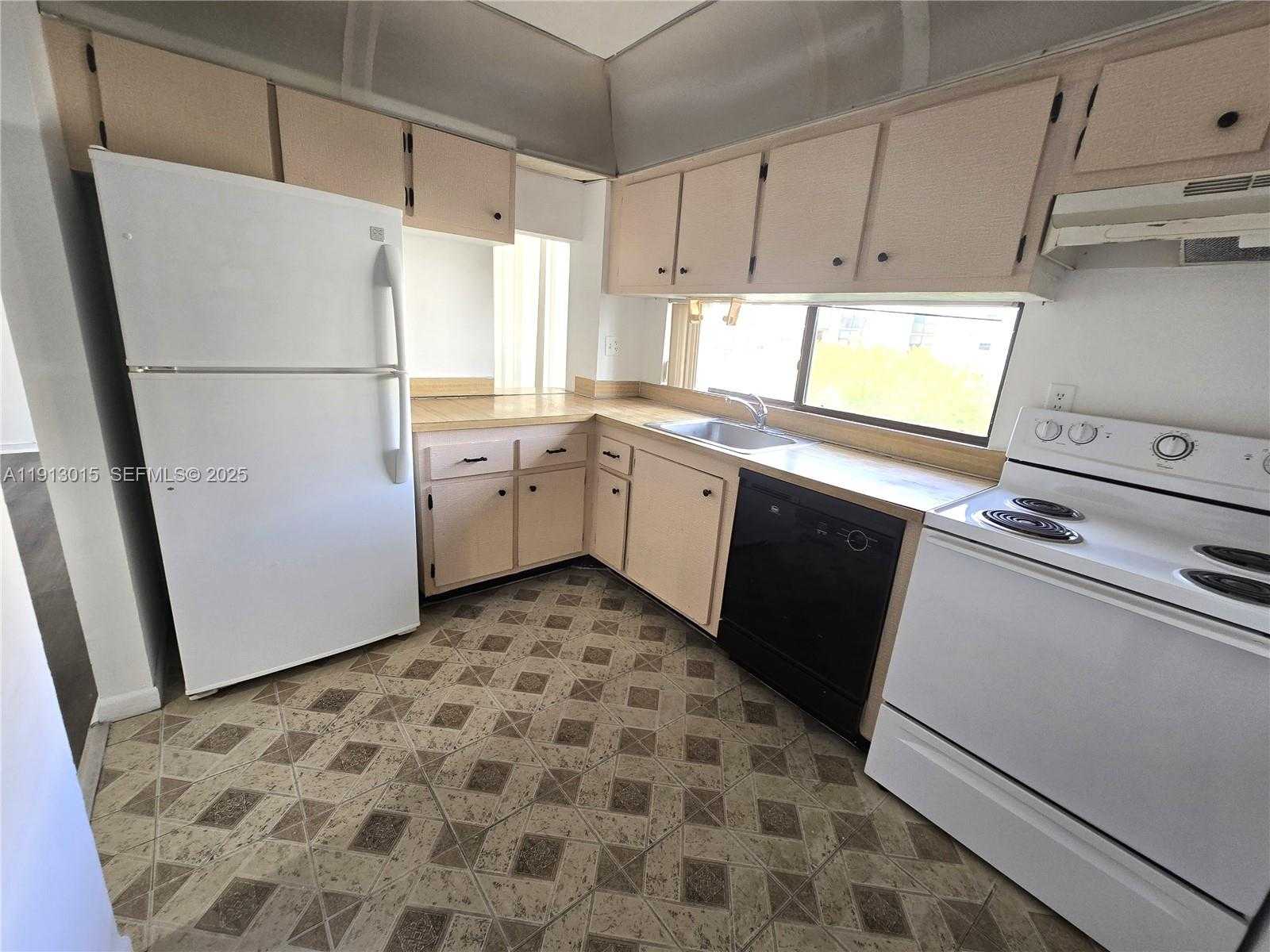 Small Image of 17011 NORTH BAY RD #706, Sunny Isles Beach Number 31