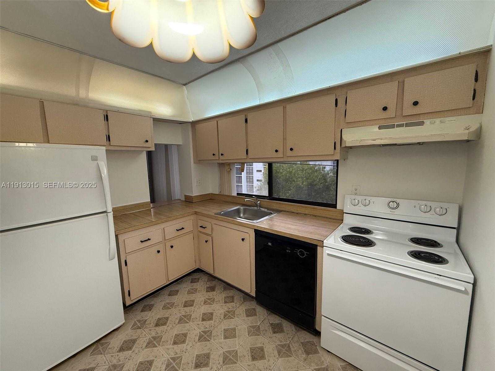 Small Image of 17011 NORTH BAY RD #706, Sunny Isles Beach Number 32