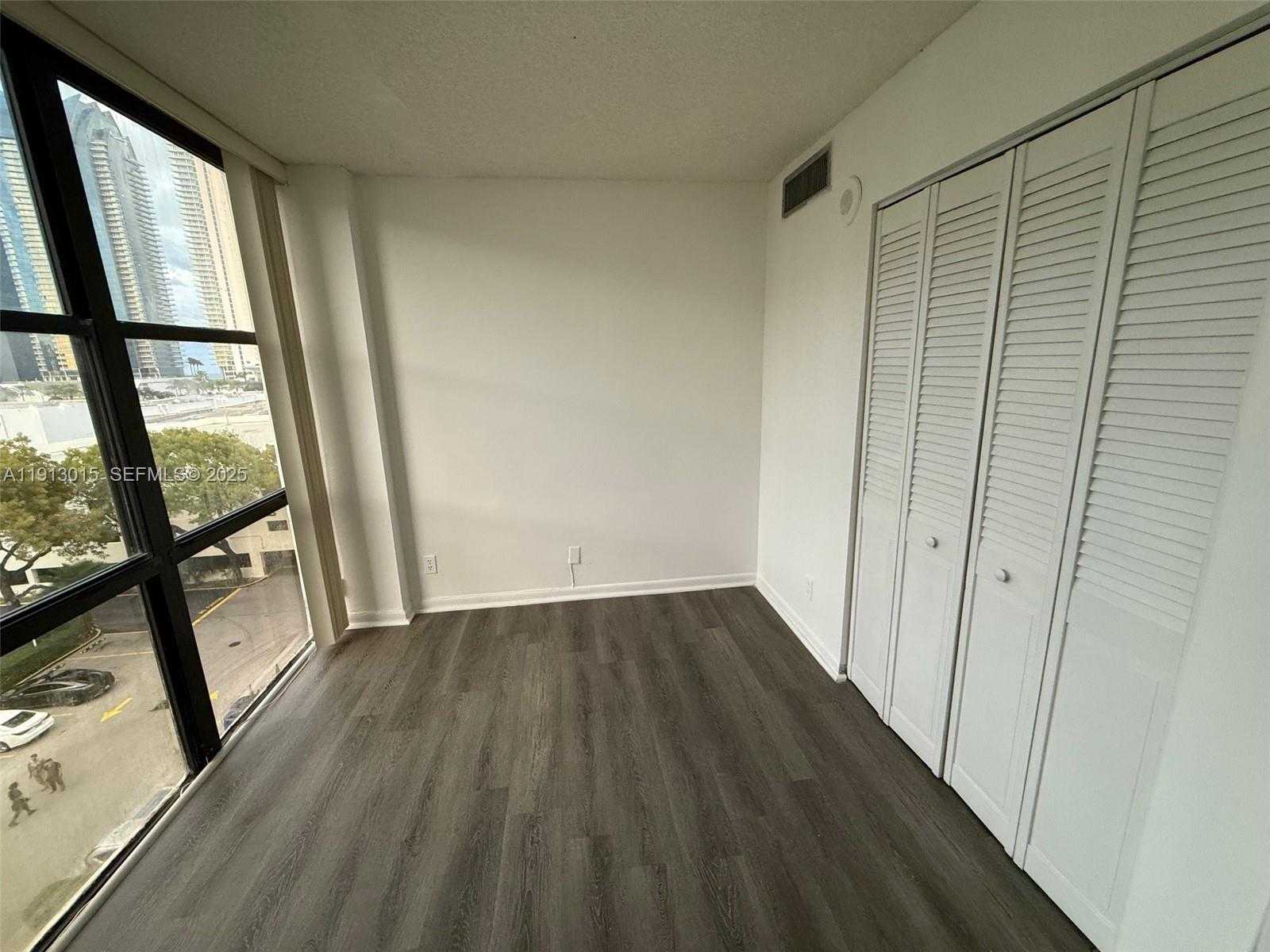 Small Image of 17011 NORTH BAY RD #706, Sunny Isles Beach Number 37