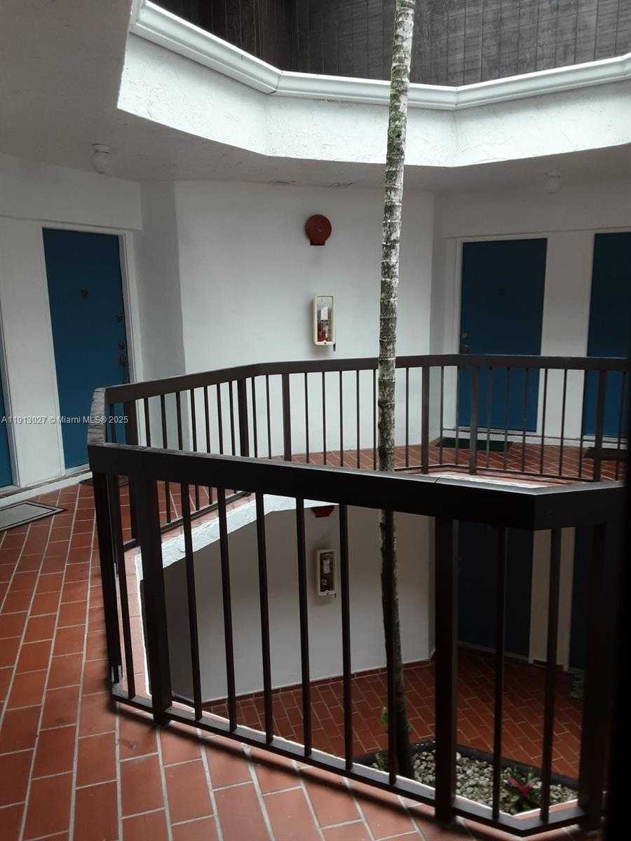 Small Image of 9409 FONTAINEBLEAU BLVD #207, Miami Number 2