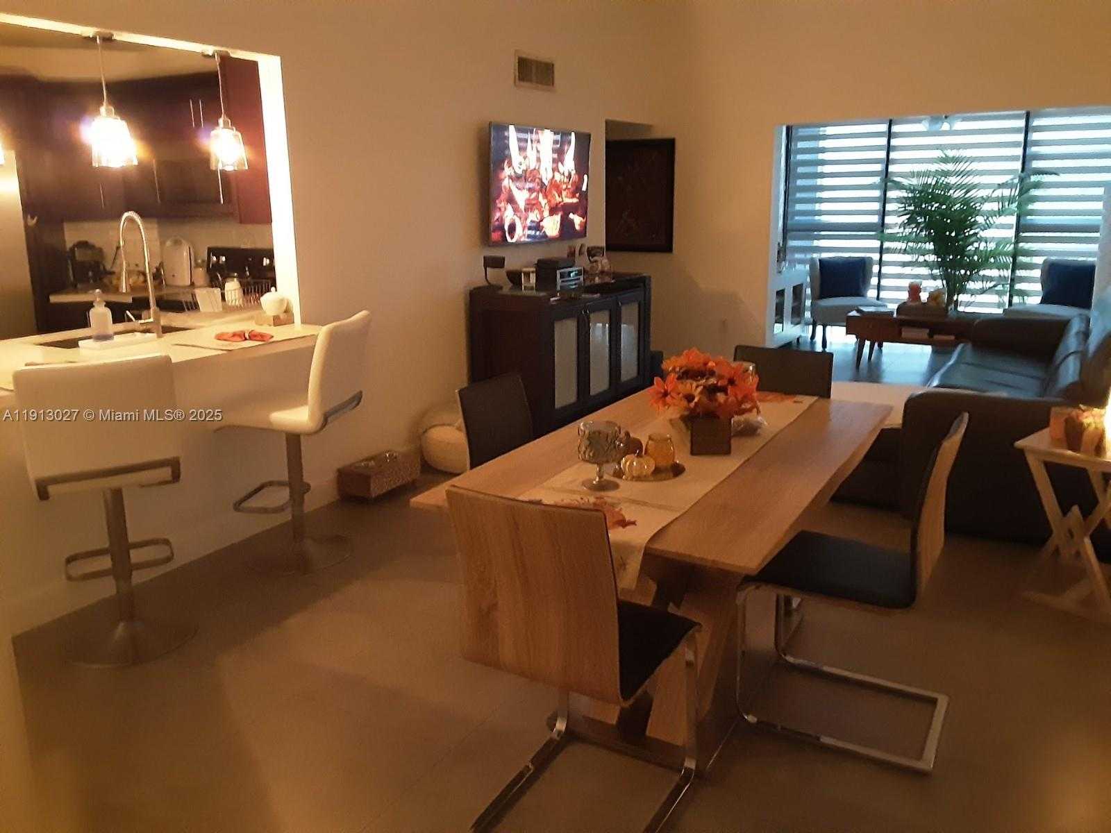 Small Image of 9409 FONTAINEBLEAU BLVD #207, Miami Number 4