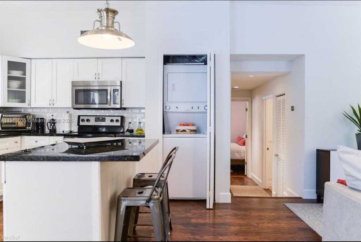 Small Image of 7611 ABBOTT AVE #R, Miami Beach Number 3