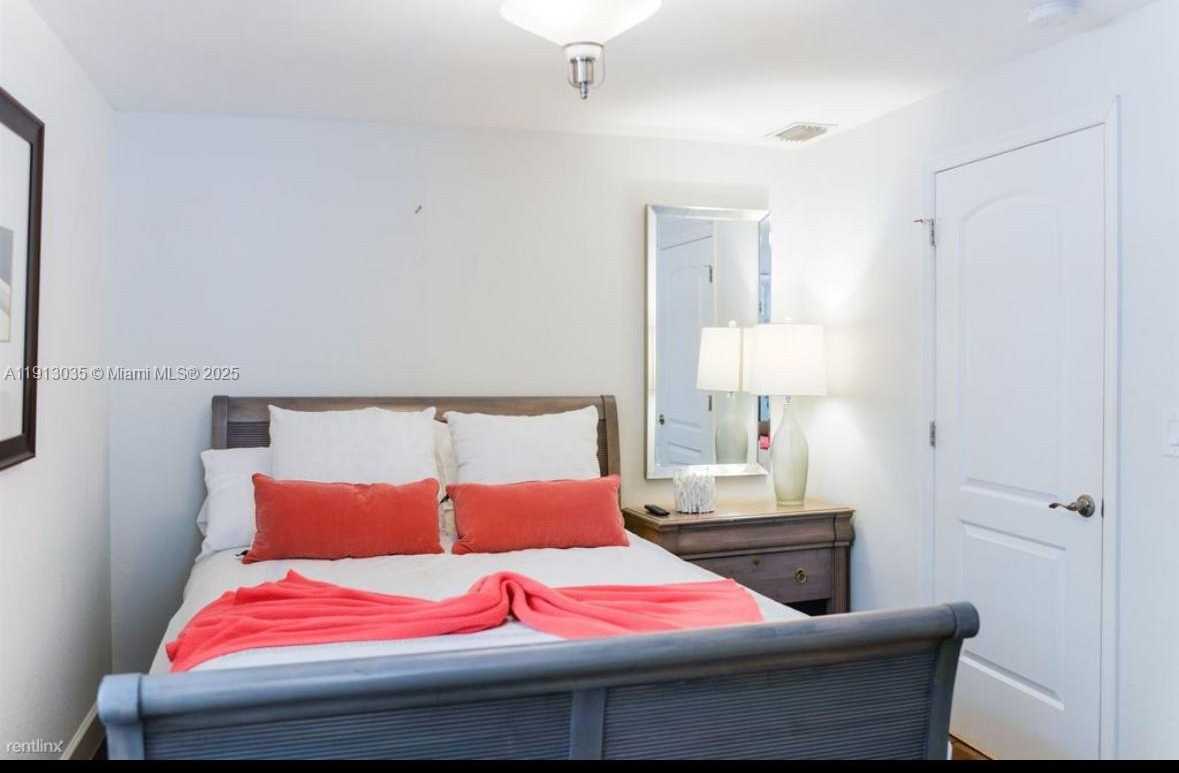 Small Image of 7611 ABBOTT AVE #R, Miami Beach Number 9