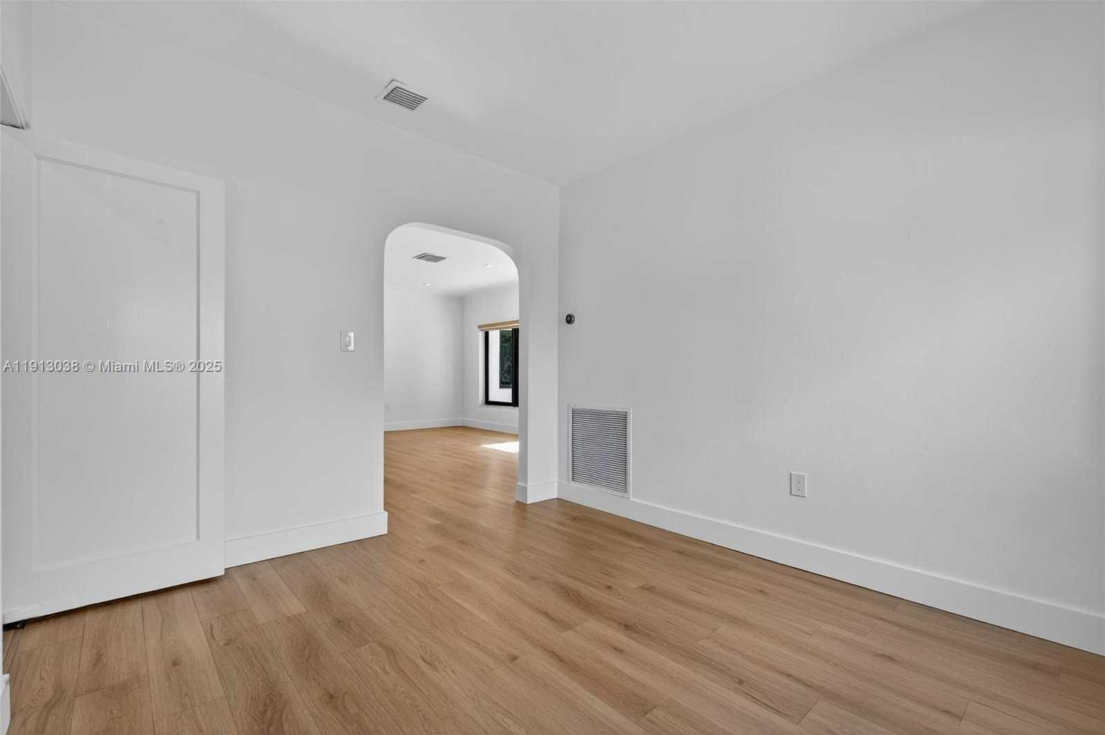 Small Image of 465 NORTH EAST 52ND ST, Miami Number 13