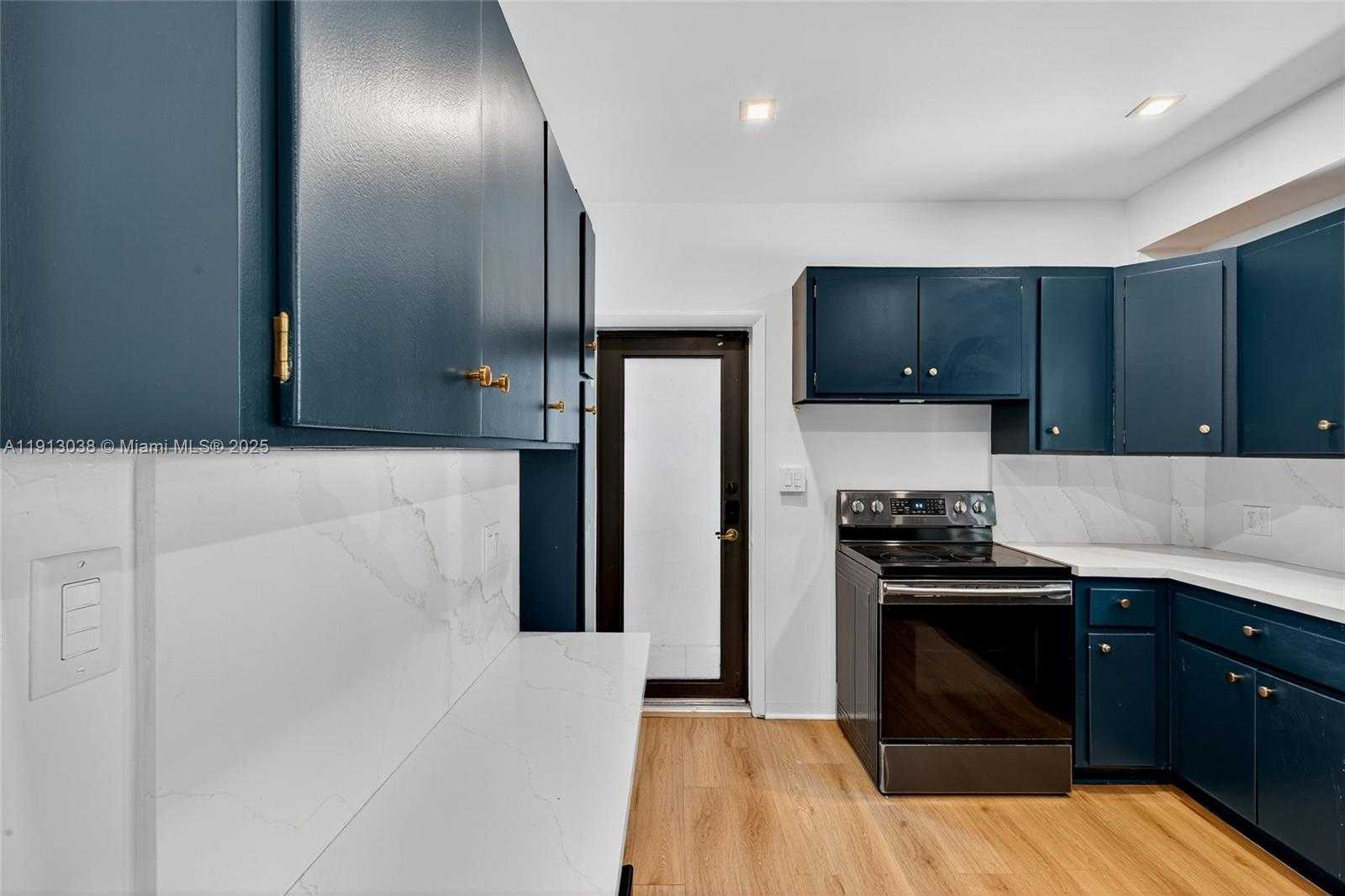 Small Image of 465 NORTH EAST 52ND ST, Miami Number 17