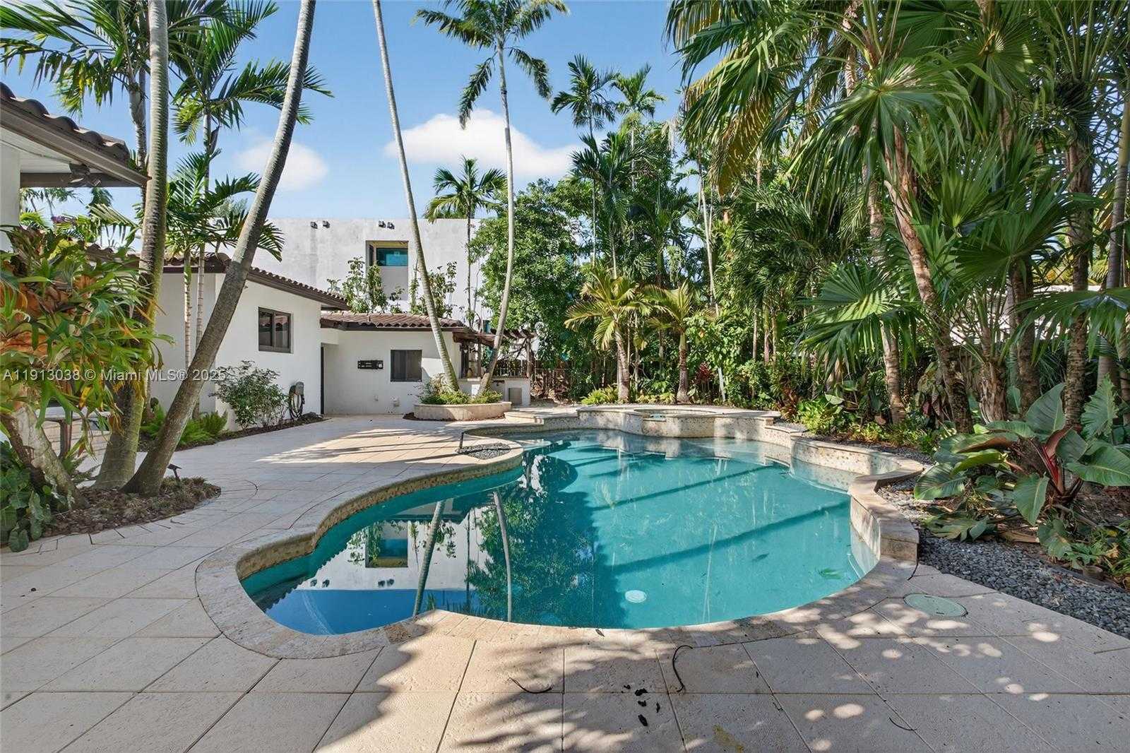 Small Image of 465 NORTH EAST 52ND ST, Miami Number 31