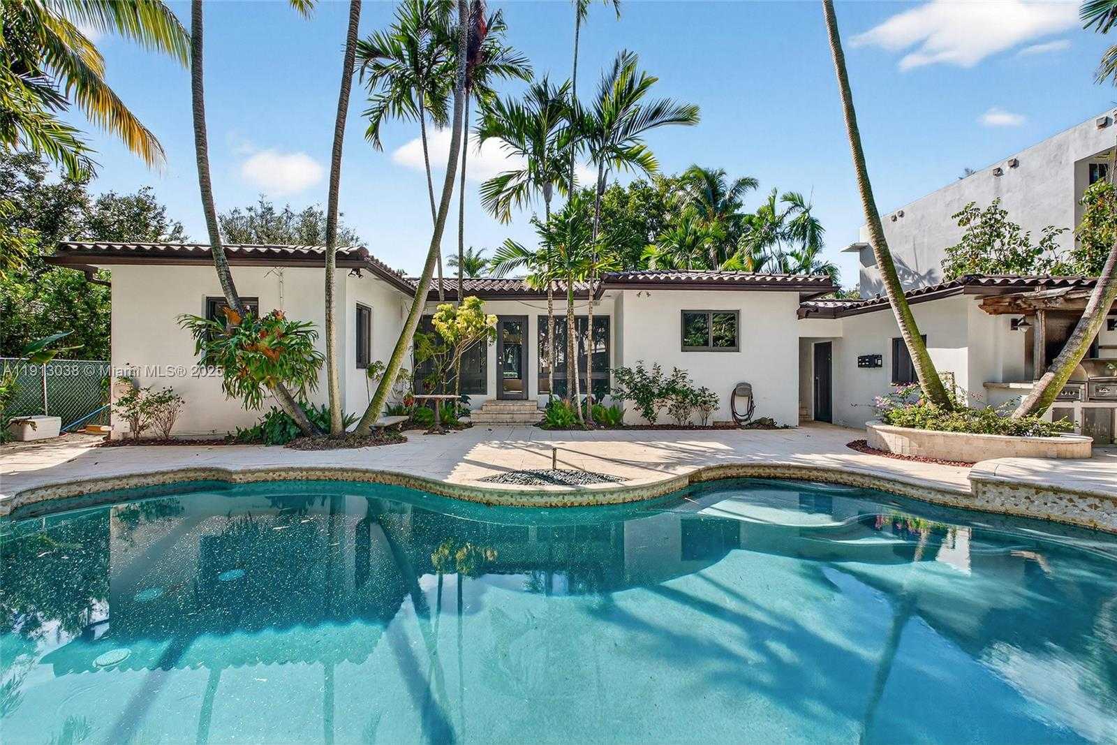 Small Image of 465 NORTH EAST 52ND ST, Miami Number 33