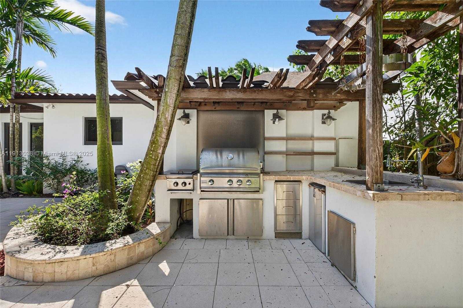 Small Image of 465 NORTH EAST 52ND ST, Miami Number 35