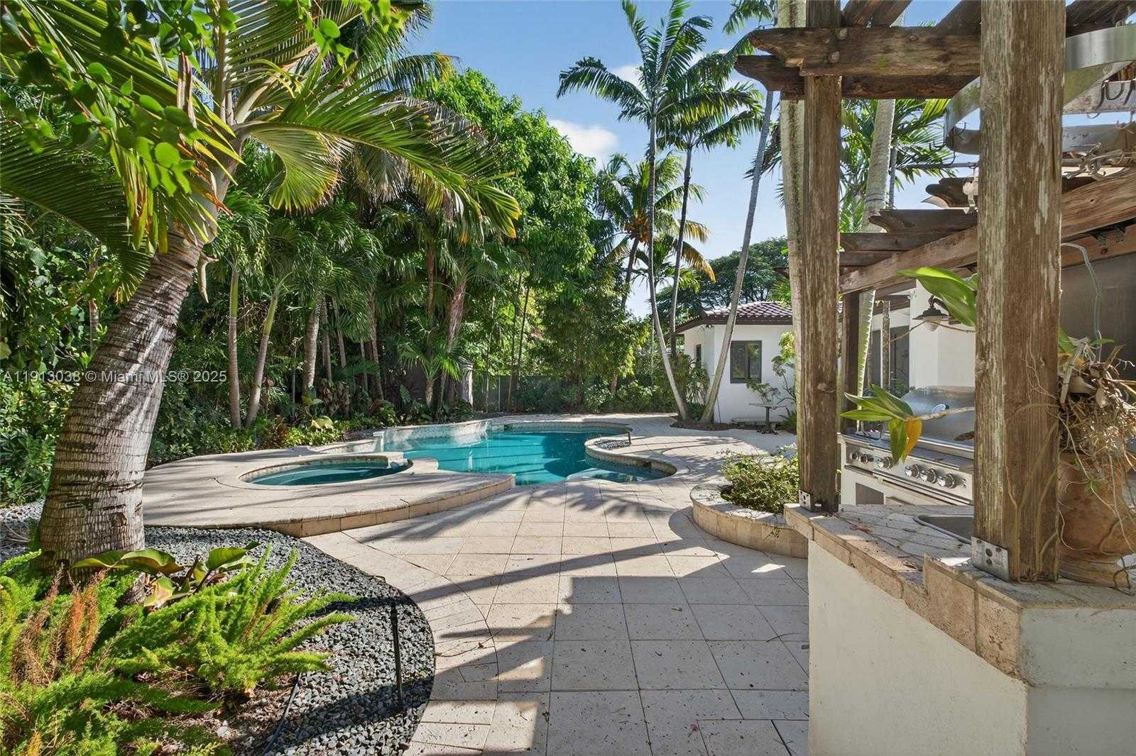 Small Image of 465 NORTH EAST 52ND ST, Miami Number 36