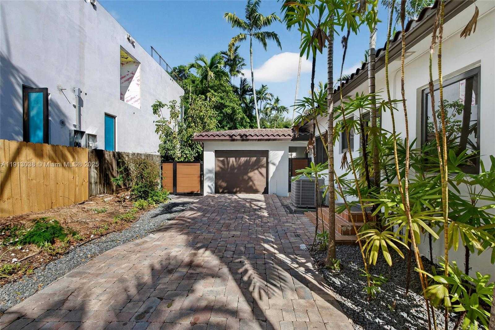 Small Image of 465 NORTH EAST 52ND ST, Miami Number 4