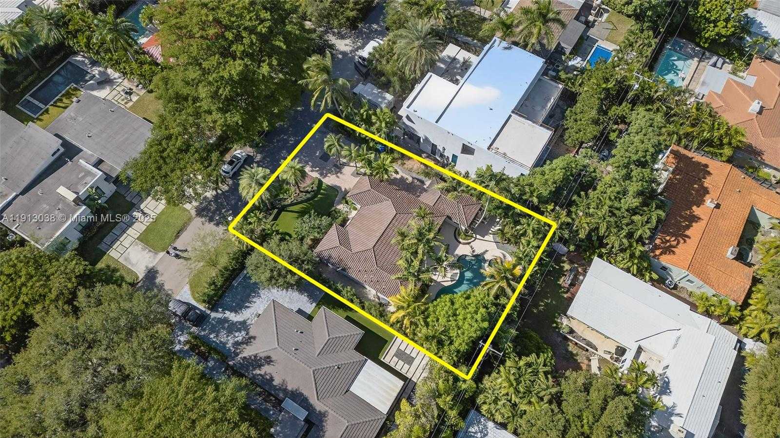 Small Image of 465 NORTH EAST 52ND ST, Miami Number 44