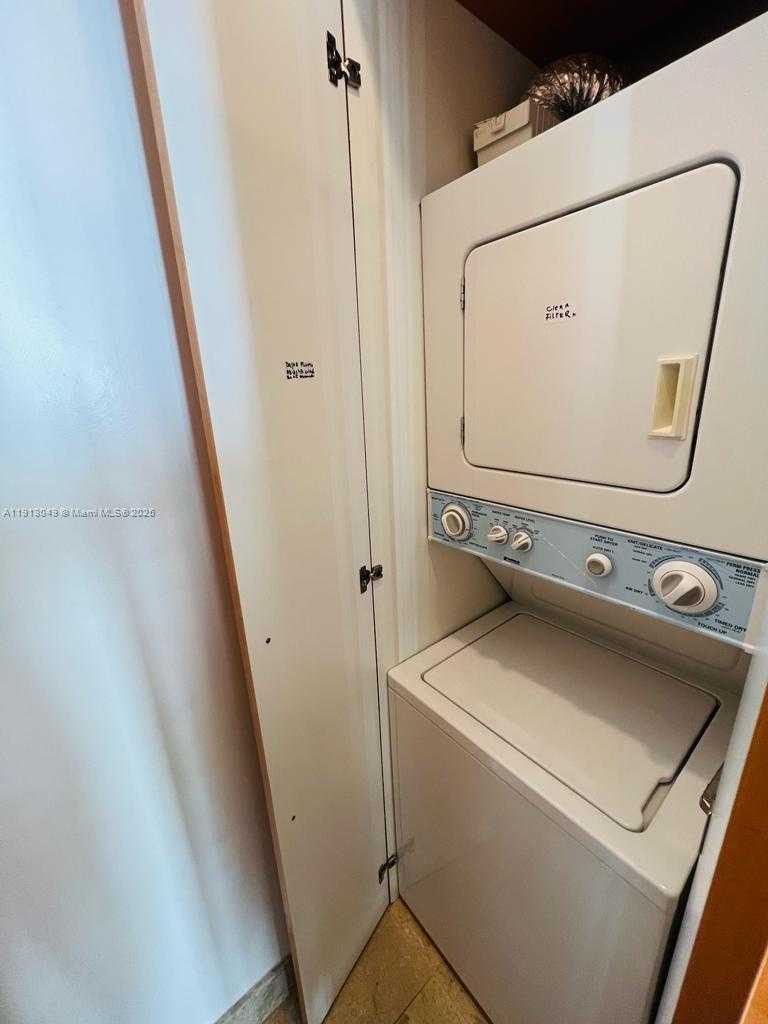 Small Image of 1408 BRICKELL BAY DR #913, Miami Number 10