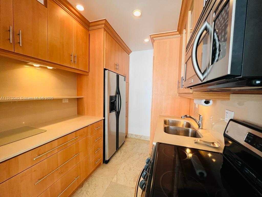 Small Image of 1408 BRICKELL BAY DR #913, Miami Number 2