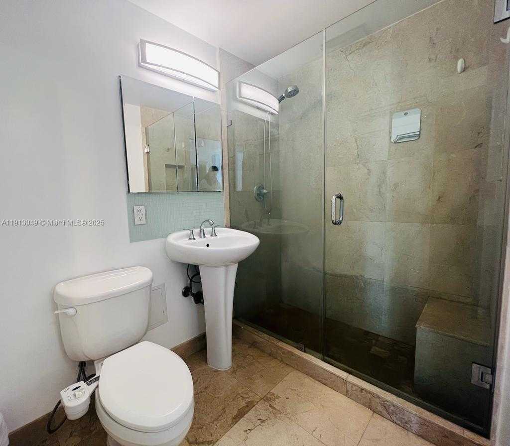 Small Image of 1408 BRICKELL BAY DR #913, Miami Number 3