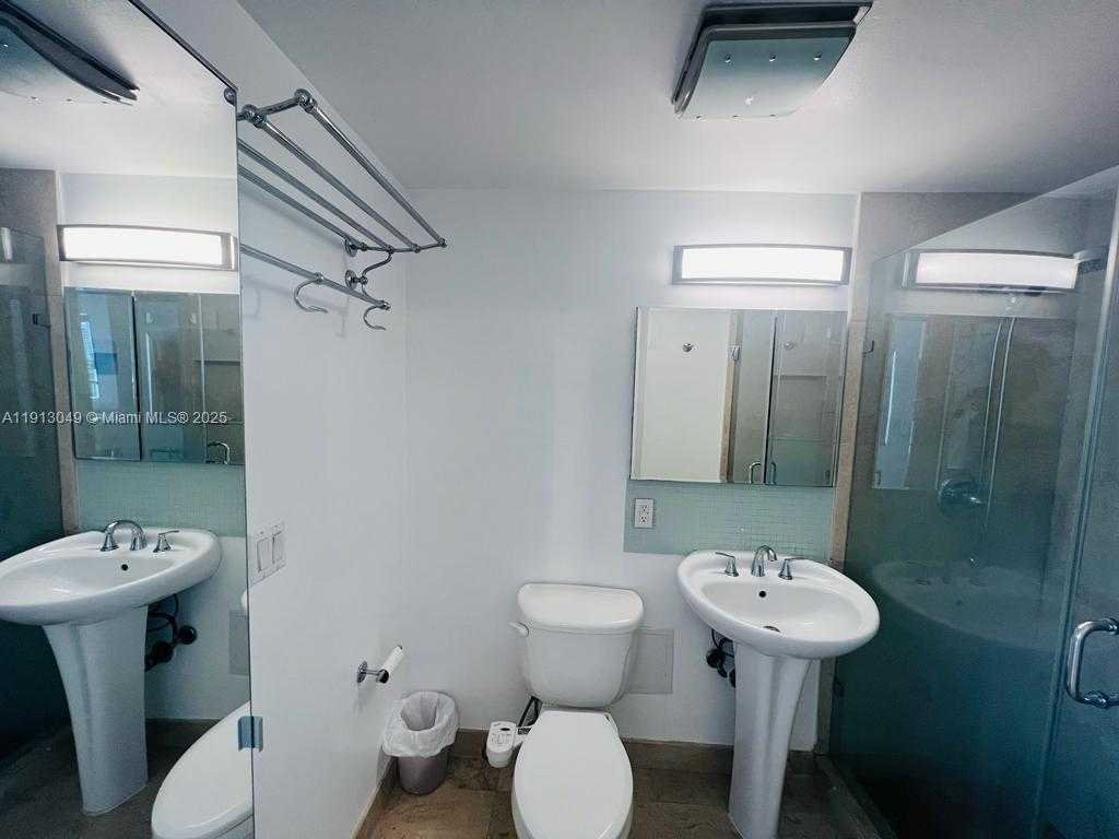 Small Image of 1408 BRICKELL BAY DR #913, Miami Number 4