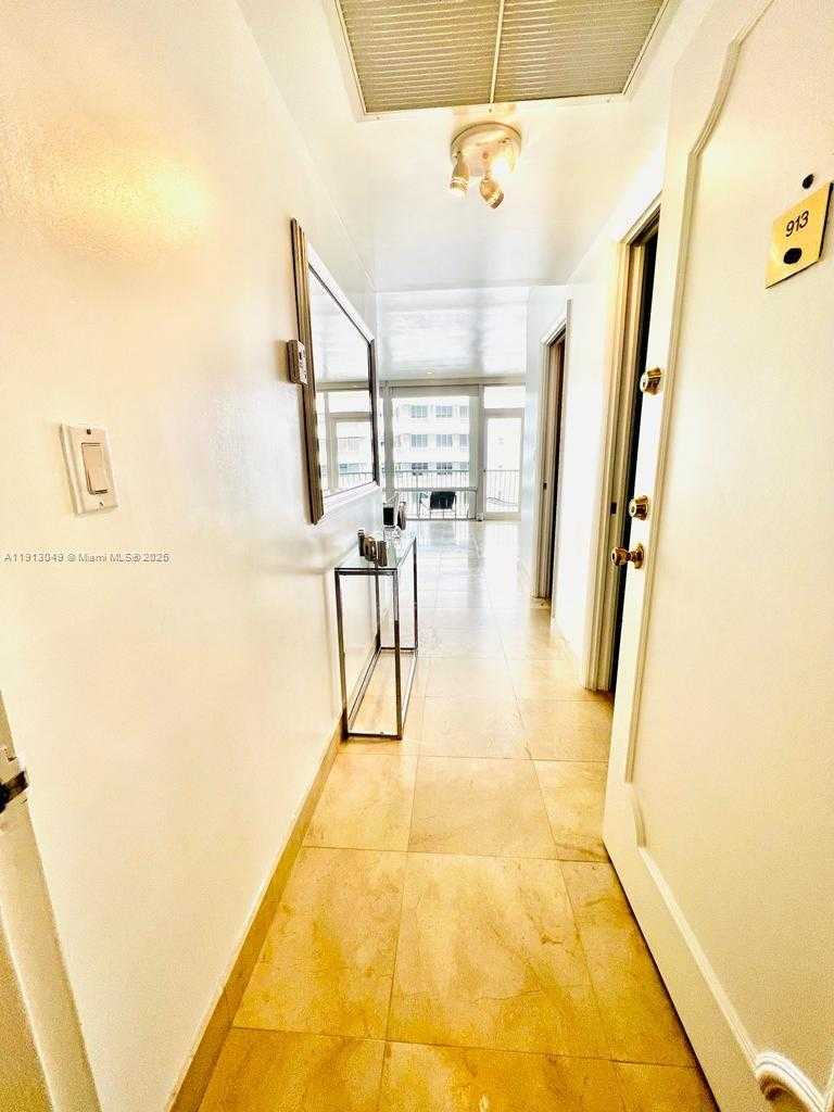 Small Image of 1408 BRICKELL BAY DR #913, Miami Number 6
