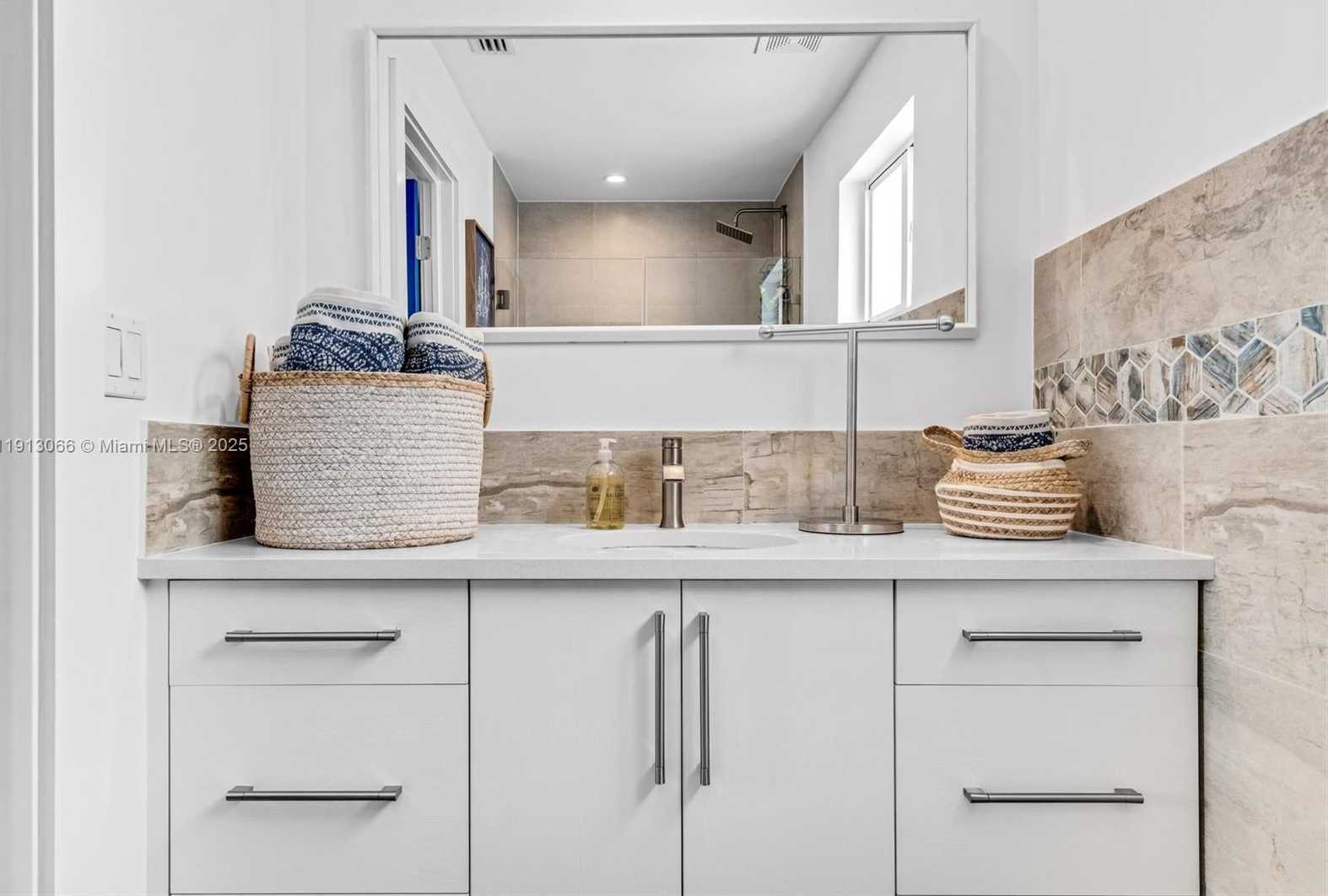 Small Image of 94825 OVERSEAS HWY #237, Key Largo Number 13