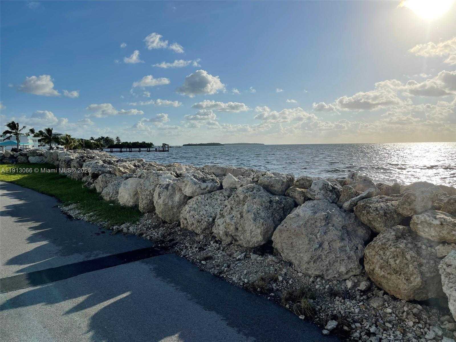 Small Image of 94825 OVERSEAS HWY #237, Key Largo Number 21