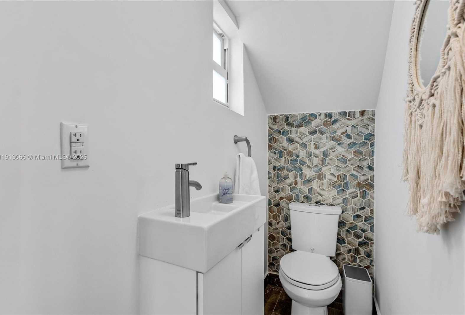 Small Image of 94825 OVERSEAS HWY #237, Key Largo Number 7