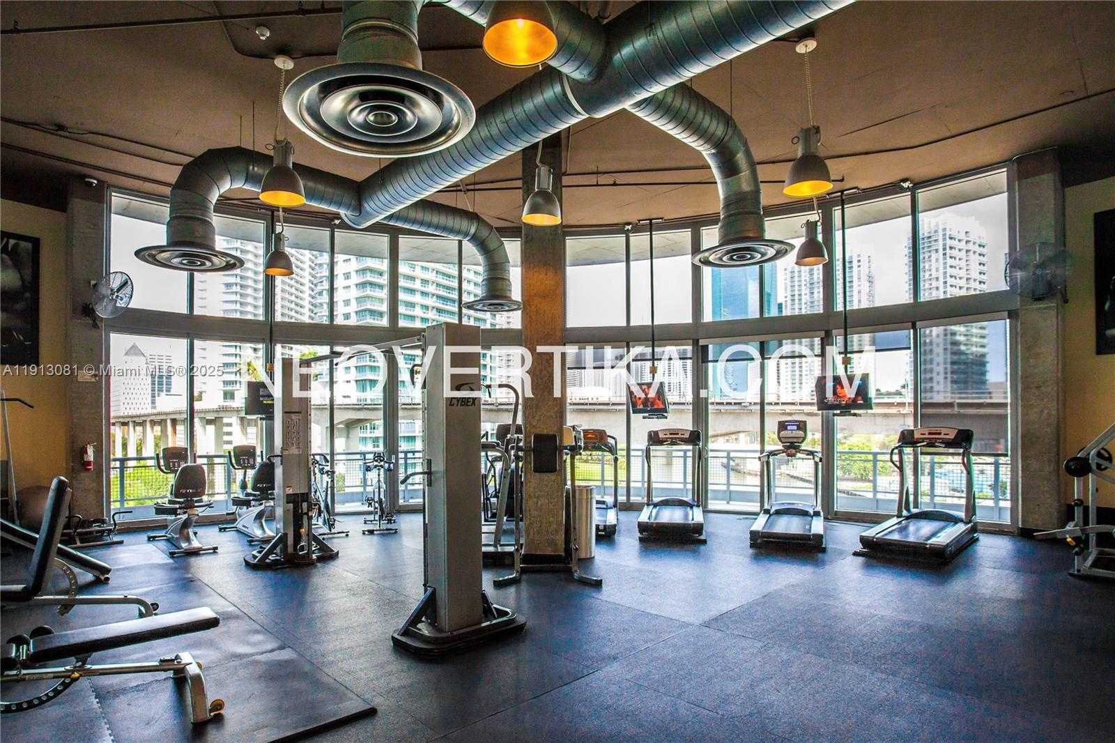 Small Image of 690 SOUTH WEST 1ST CT #PHI20, Miami Number 12