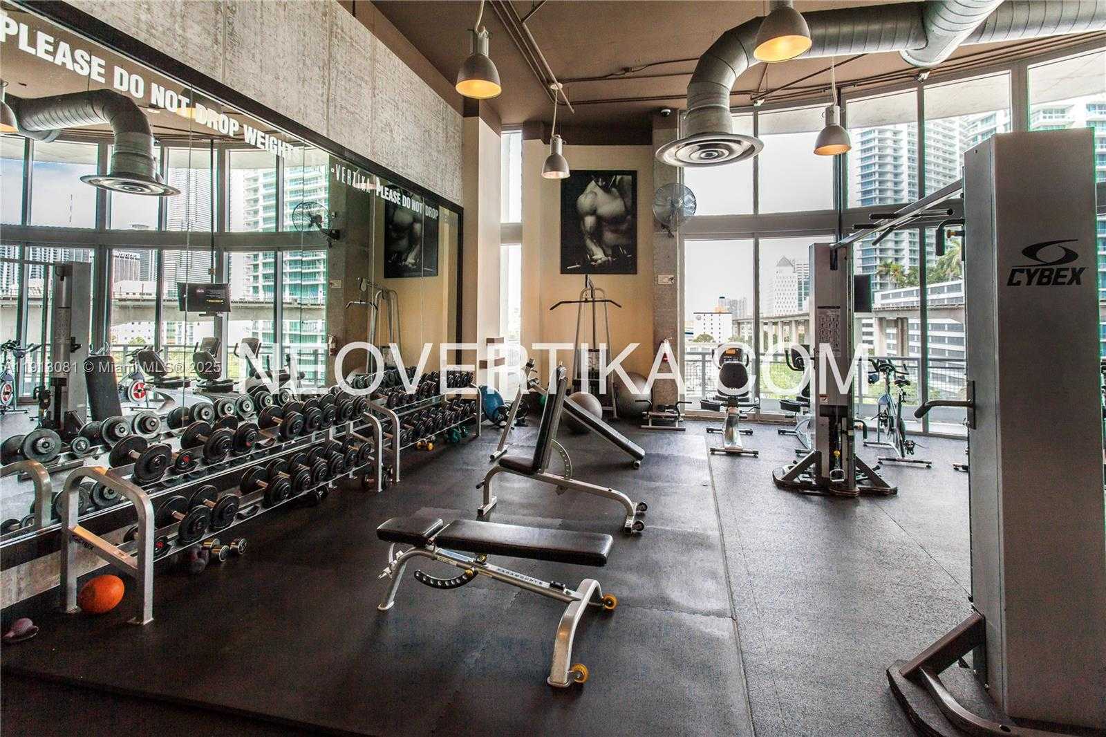 Small Image of 690 SOUTH WEST 1ST CT #PHI20, Miami Number 13