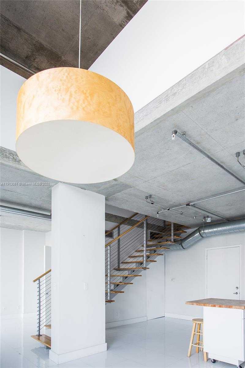 Small Image of 690 SOUTH WEST 1ST CT #PHI20, Miami Number 2