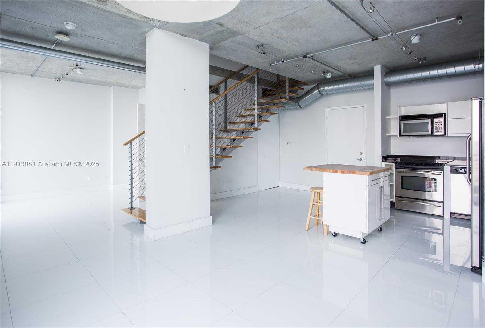 Small Image of 690 SOUTH WEST 1ST CT #PHI20, Miami Number 3