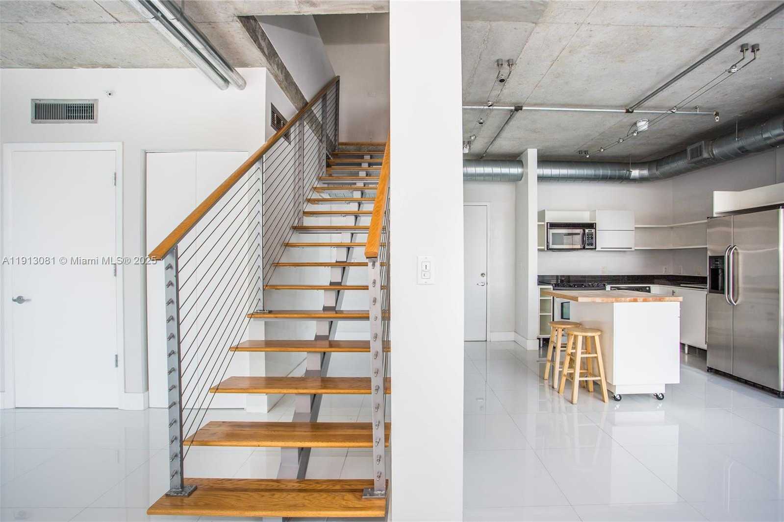 Small Image of 690 SOUTH WEST 1ST CT #PHI20, Miami Number 4