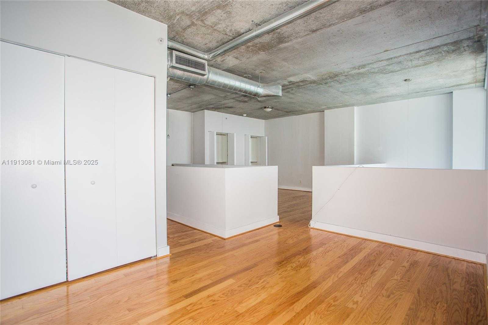 Small Image of 690 SOUTH WEST 1ST CT #PHI20, Miami Number 6