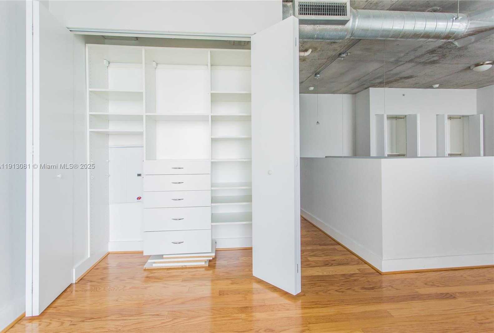 Small Image of 690 SOUTH WEST 1ST CT #PHI20, Miami Number 7