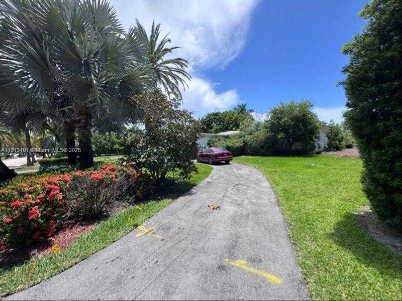 Small Image of 201 GOLDEN BEACH DR, Golden Beach Number 2