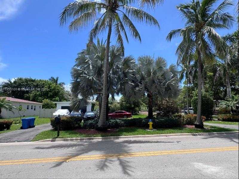 Small Image of 201 GOLDEN BEACH DR, Golden Beach Number 3