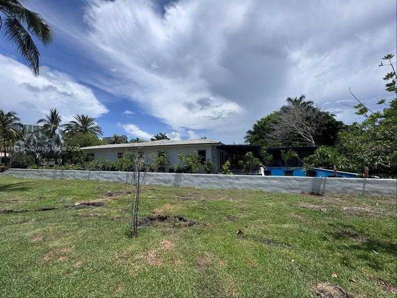 Small Image of 201 GOLDEN BEACH DR, Golden Beach Number 4