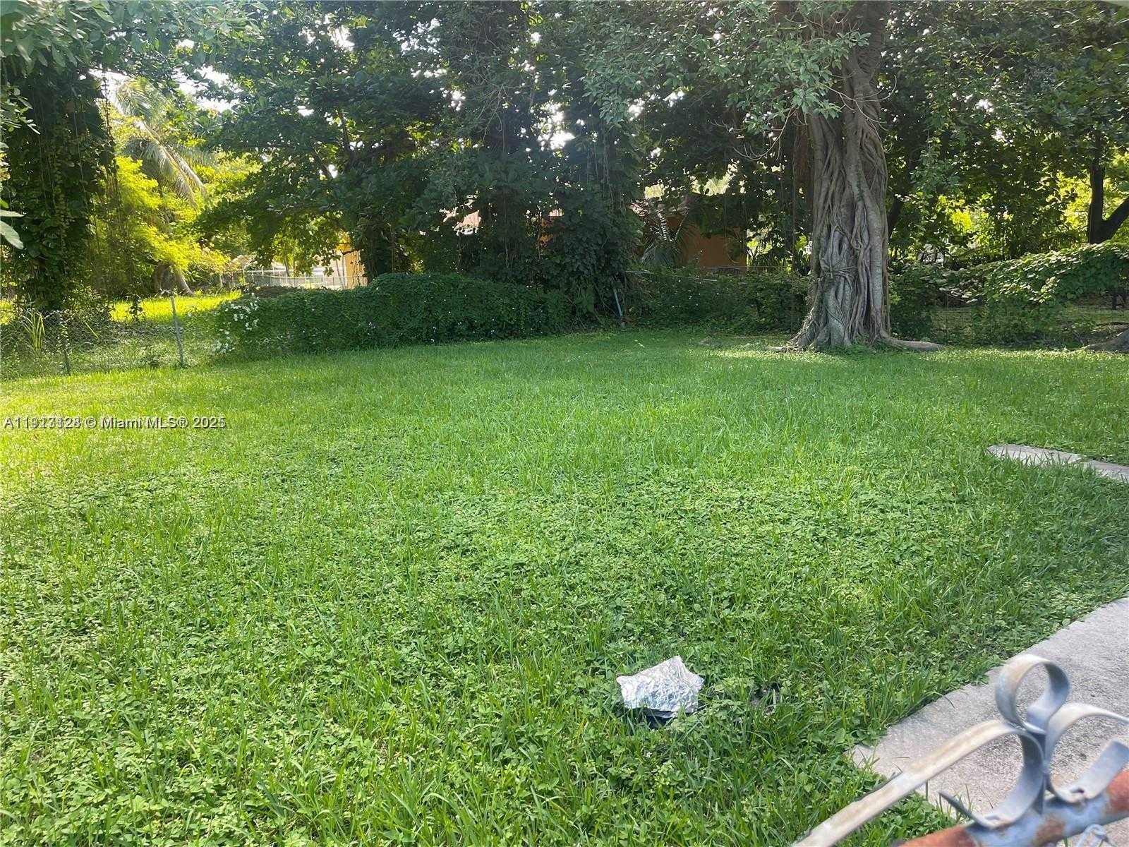 Small Image of 3266 WILLIAM AVE #3266, Miami Number 11