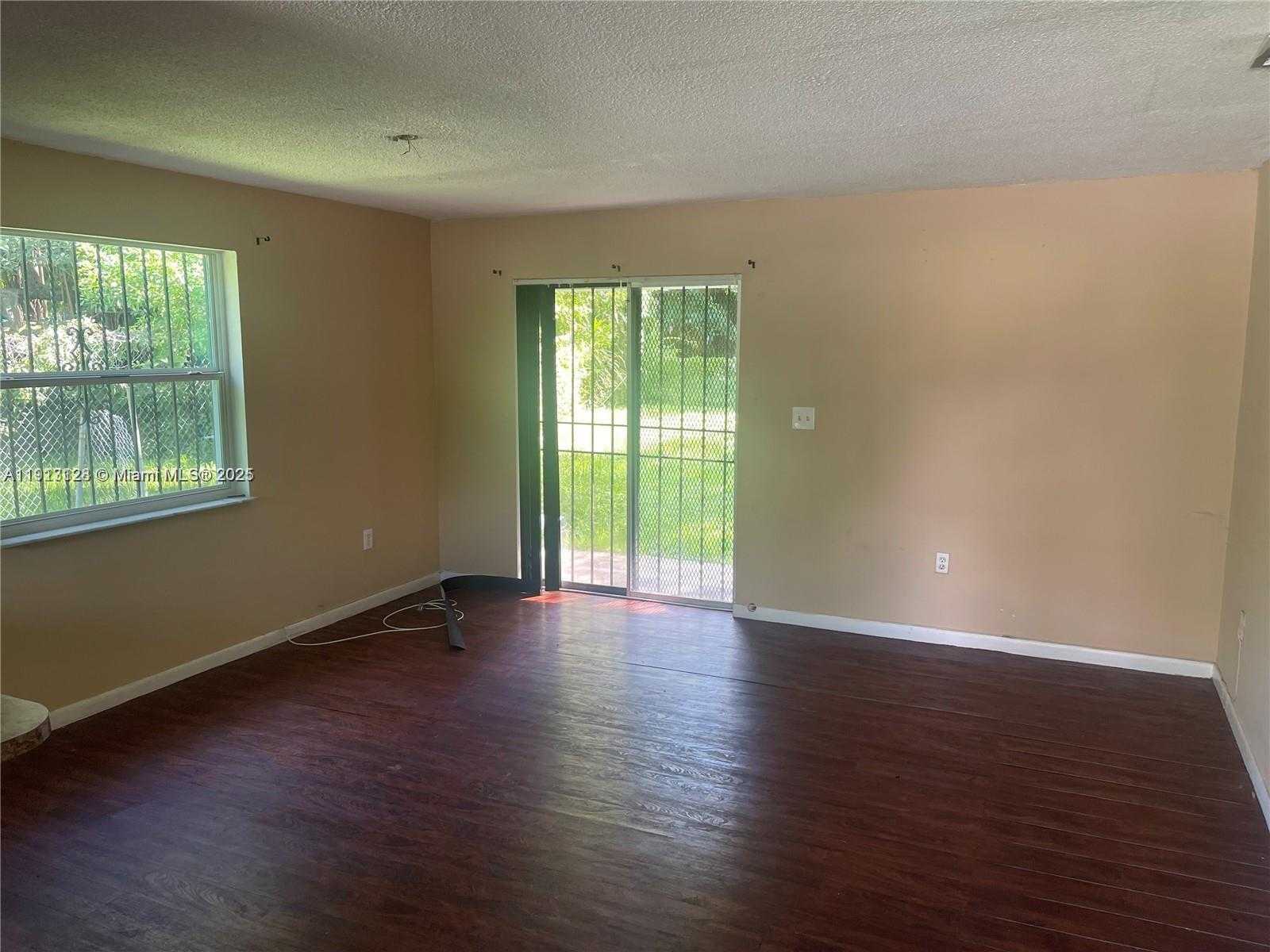 Small Image of 3266 WILLIAM AVE #3266, Miami Number 2