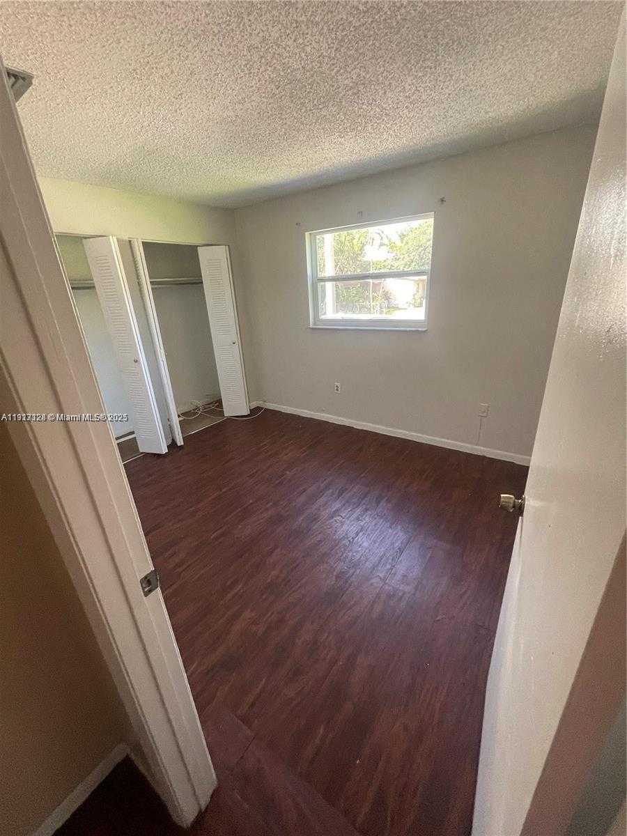 Small Image of 3266 WILLIAM AVE #3266, Miami Number 9