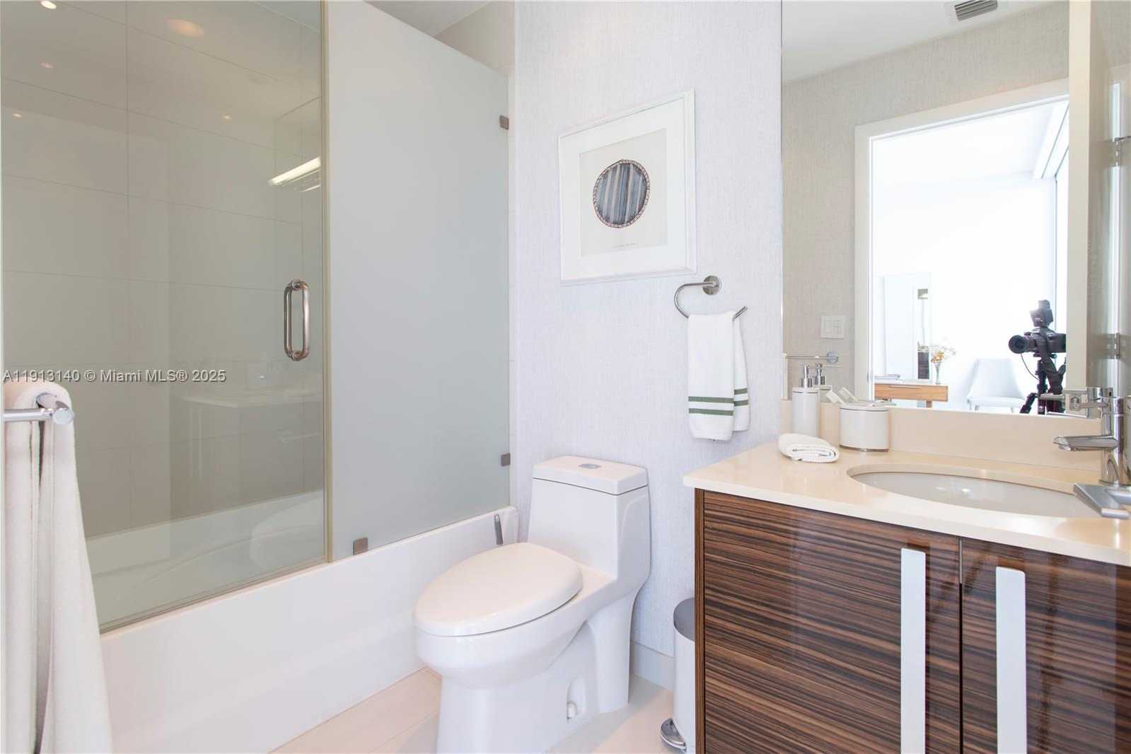 Small Image of 2020 NORTH BAYSHORE DR #2903, Miami Number 27