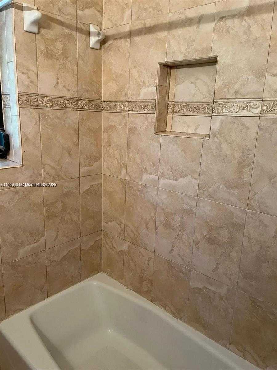 Small Image of 436 LARK AVE, Miami Springs Number 10