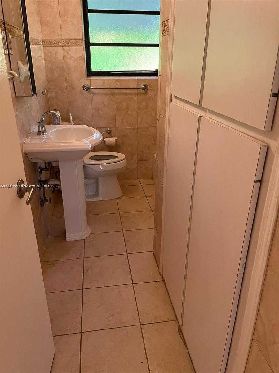 Small Image of 436 LARK AVE, Miami Springs Number 11