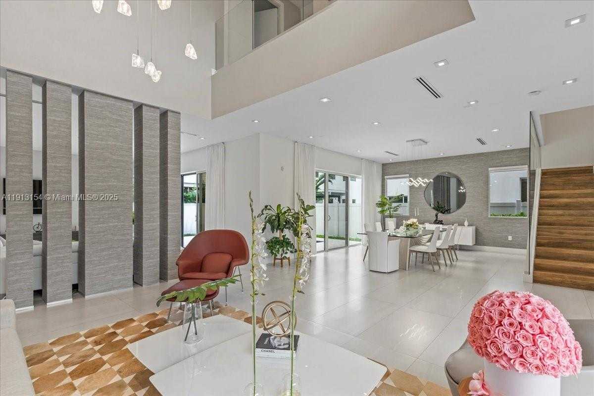 Small Image of Doral Number 10