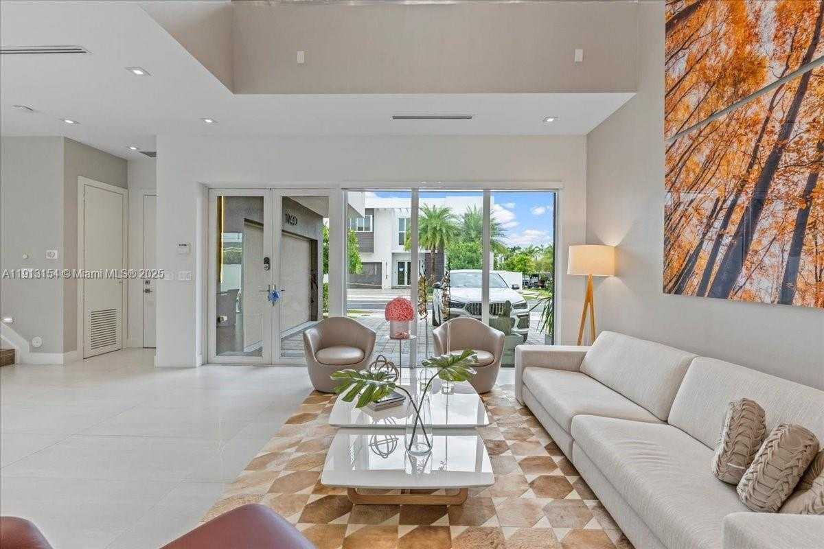 Small Image of Doral Number 12