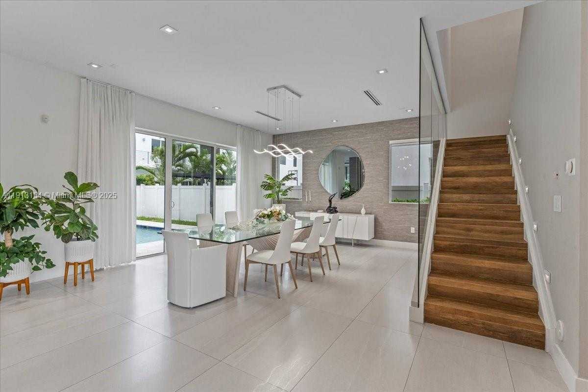 Small Image of Doral Number 14