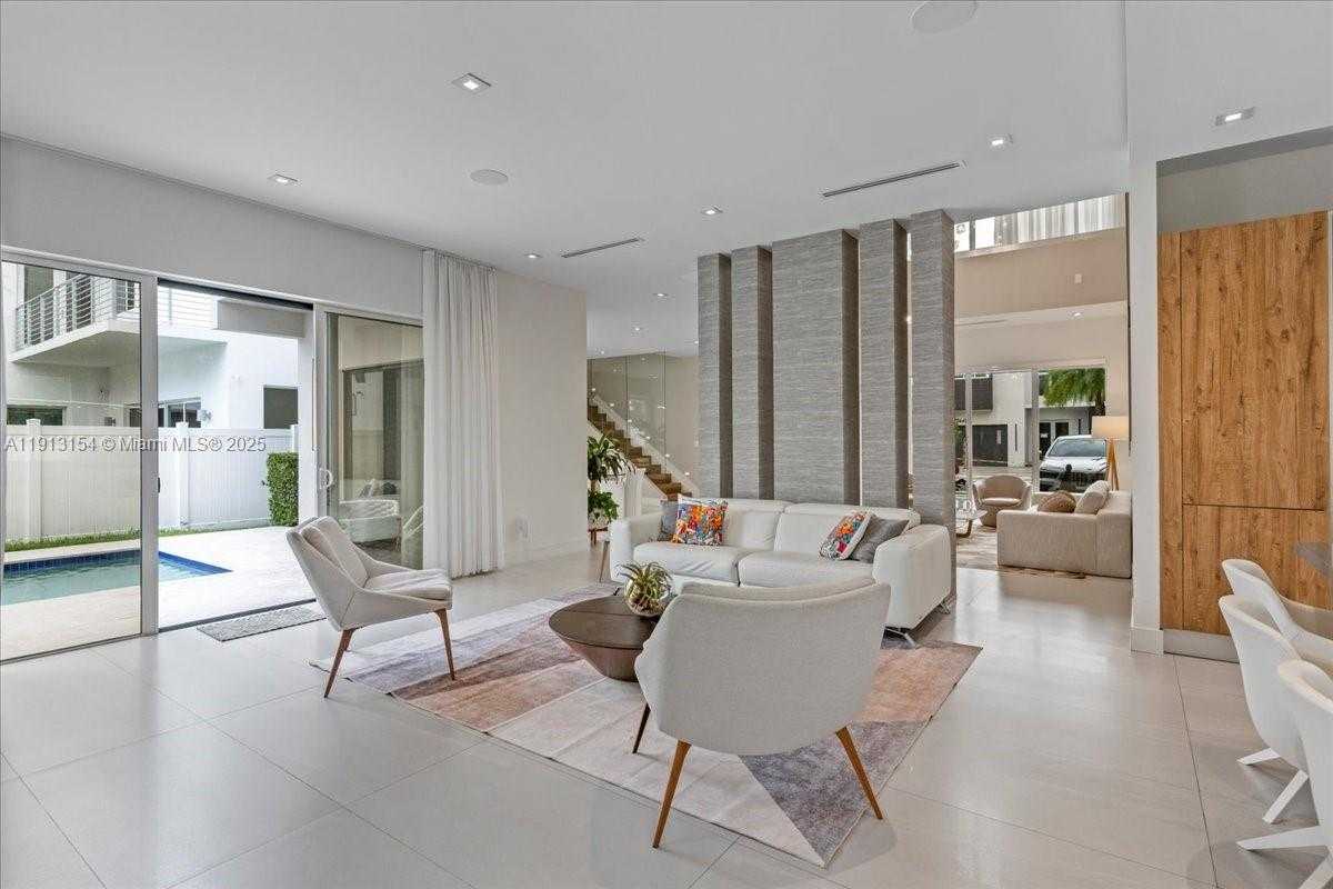 Small Image of Doral Number 20