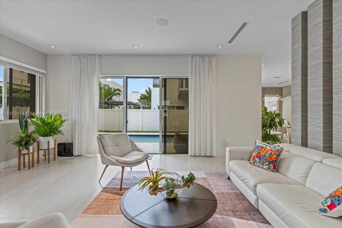 Small Image of Doral Number 21