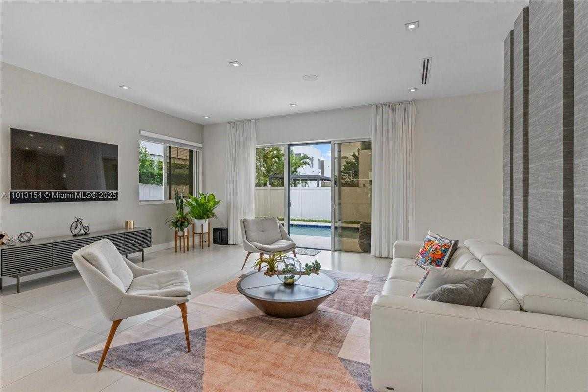 Small Image of Doral Number 22