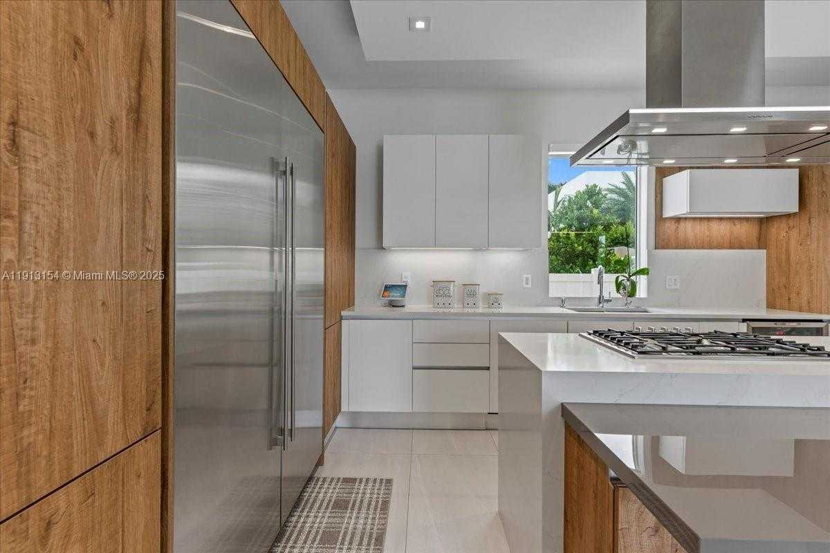 Small Image of Doral Number 24