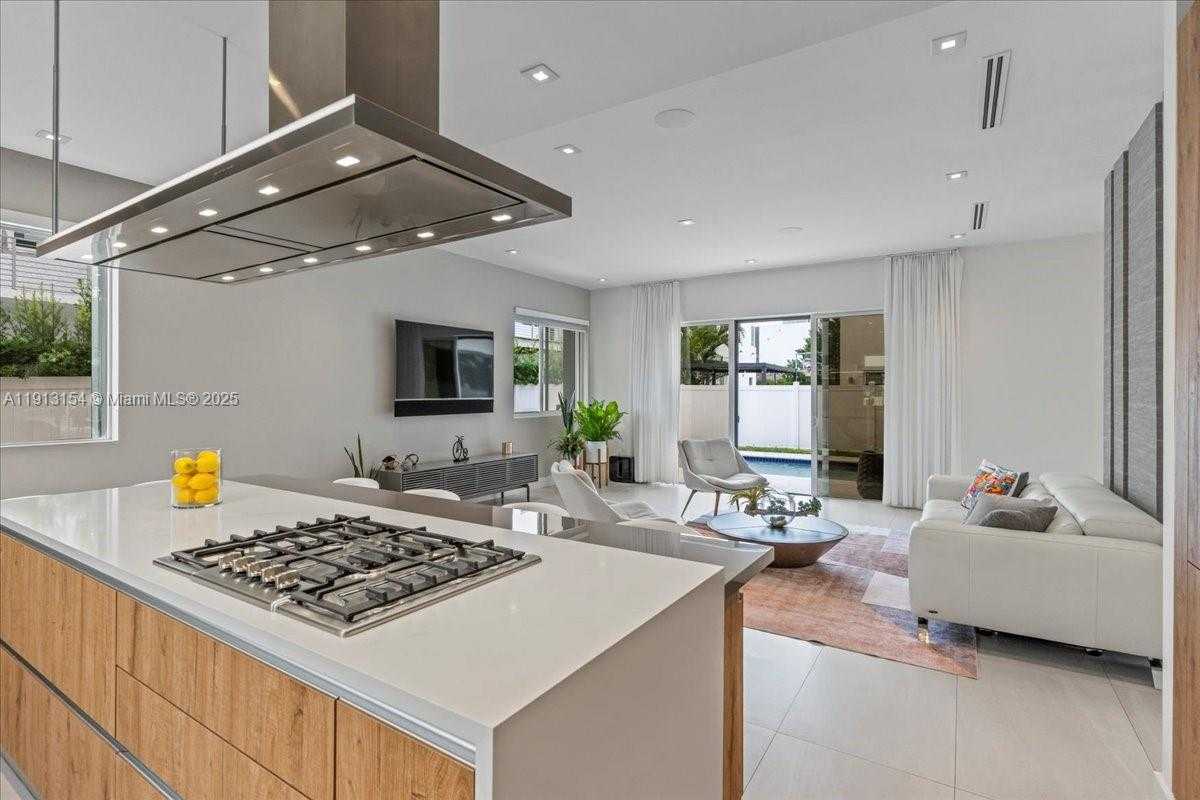 Small Image of Doral Number 26